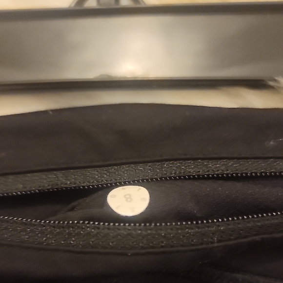 lululemon Black Cropped 23 Inch athletica Leggings Size 8 - Picture 6 of 8